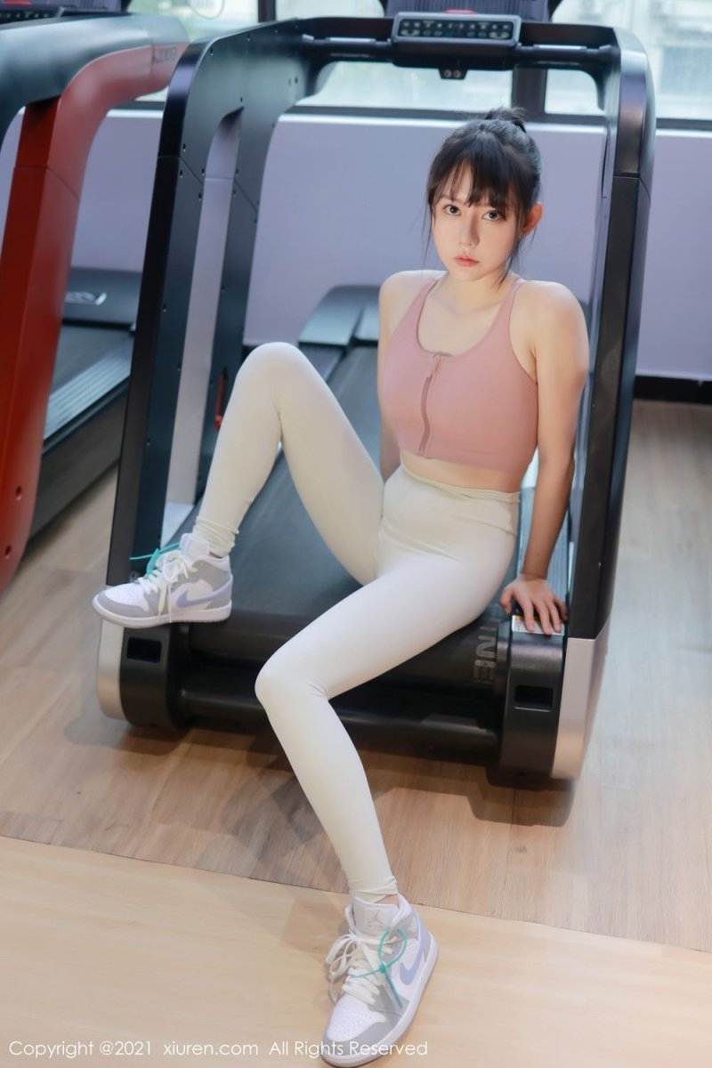 秀人网新人模特韩希蕾健身房紧身裤运动内衣服饰性感写真-绅士空间